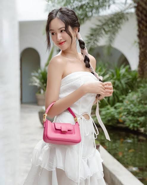 CHARLES & KEITH Koa Leather Push-Lock Top Handle Bag - Pink