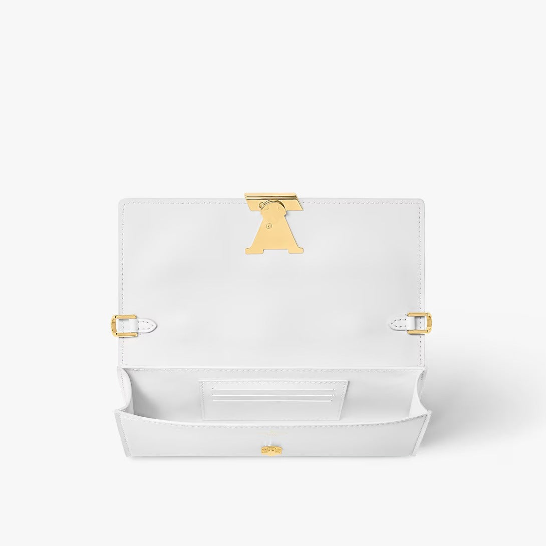 LOUIS VUITTON Wallet On Chain Capucines - White