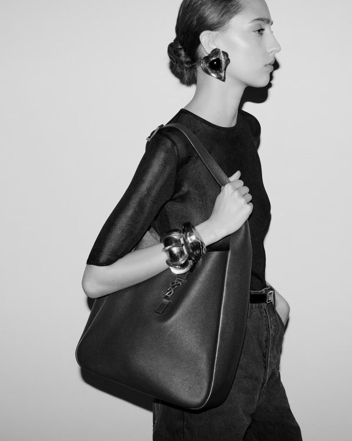 Saint Laurent Women's Le 5 A 7 Supple Large Shoulder Hobo Bag - Black