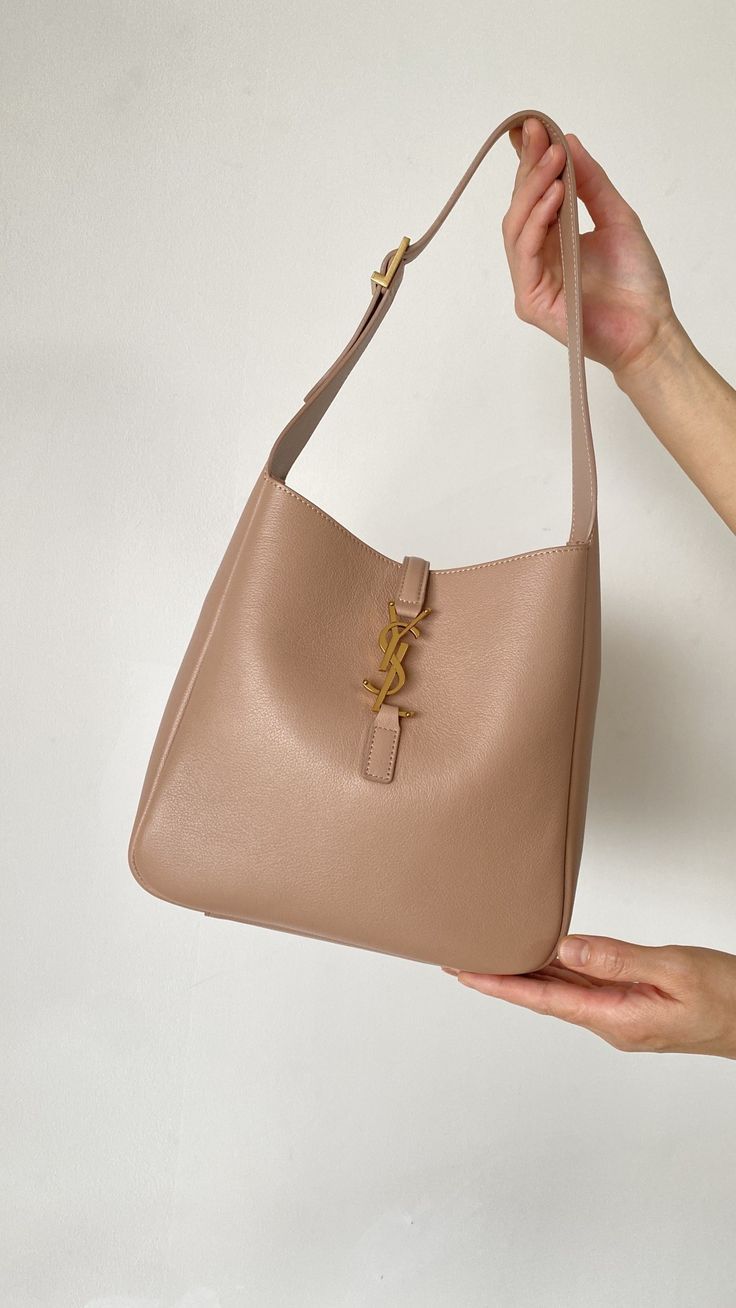 Saint Laurent Women's Le 5 A 7 Supple Large Shoulder Hobo Bag - Beige