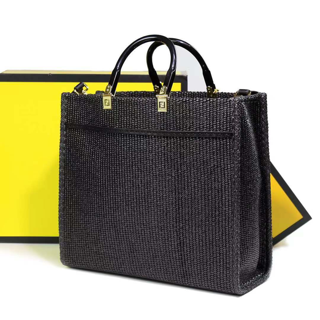 FENDI ROMA LEATHER TOTE - Black