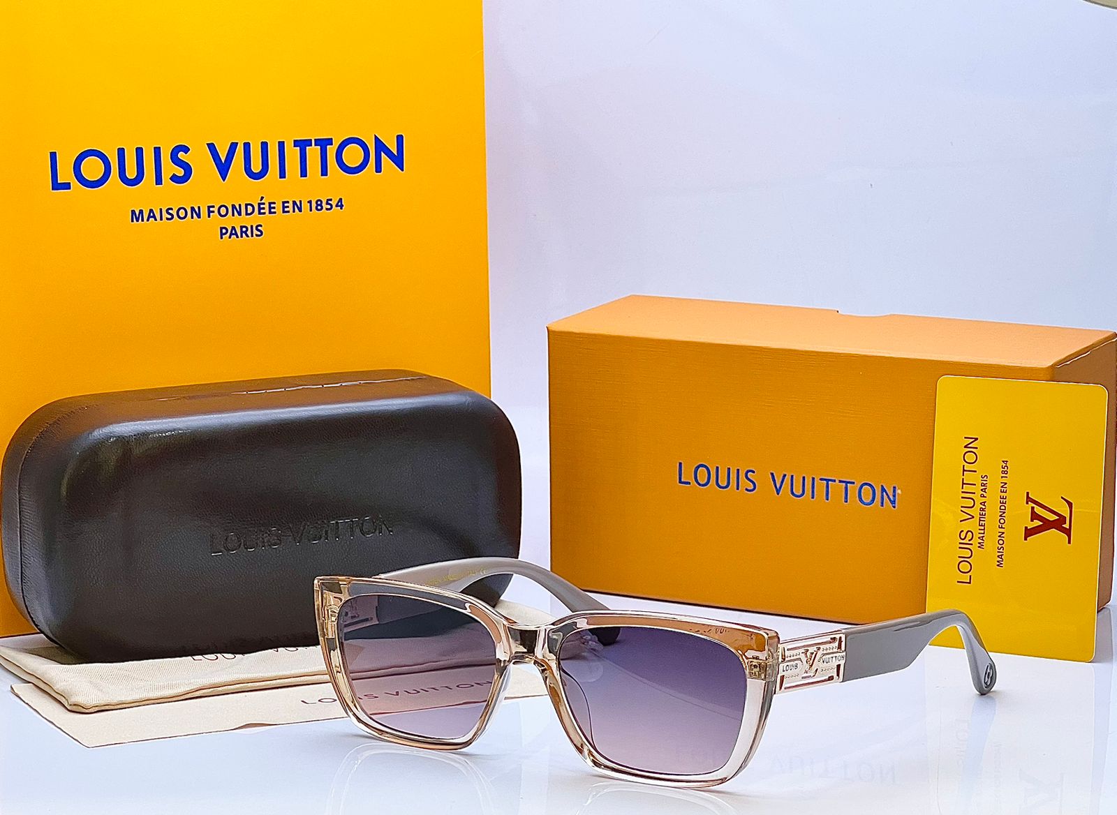 LOUIS VUITTON LADIES MODEL SUNGLASSES - Silver