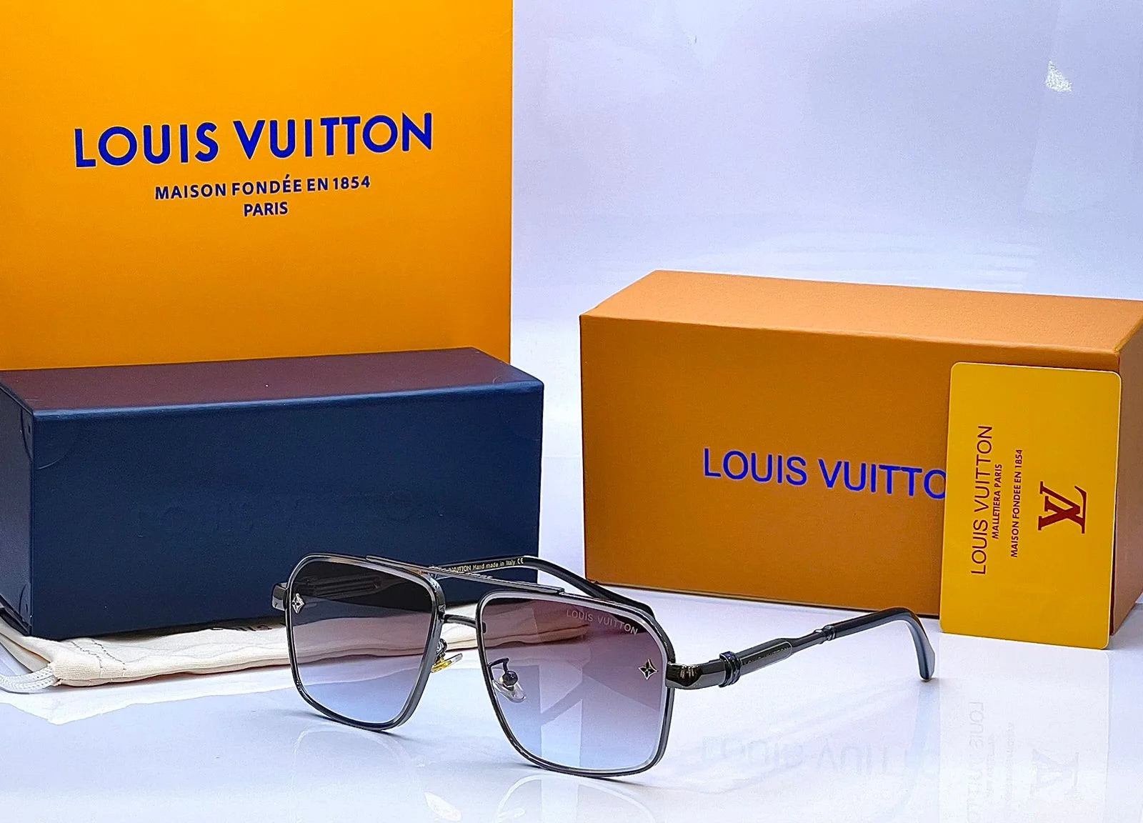 LOUIS VUITTON LADIES SUNGLASSES