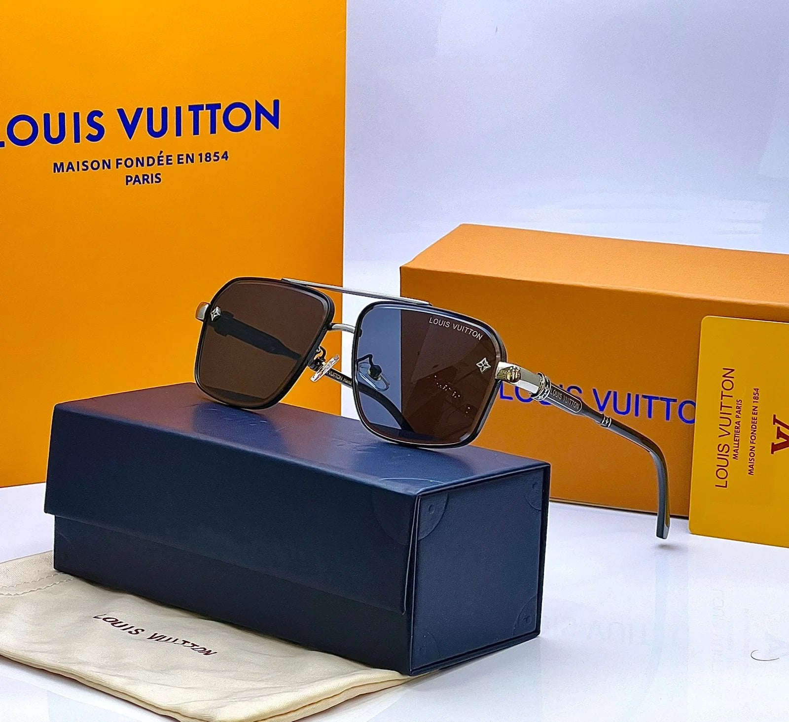 LOUIS VUITTON LADIES SUNGLASSES