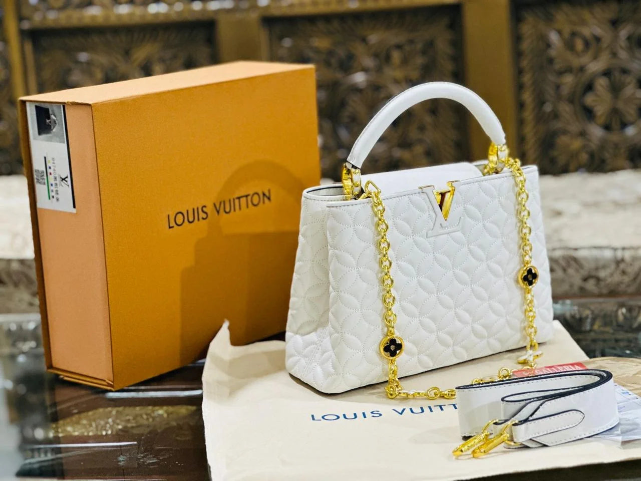 Louis Vuitton Capucines MM Two-Way Handbag - White