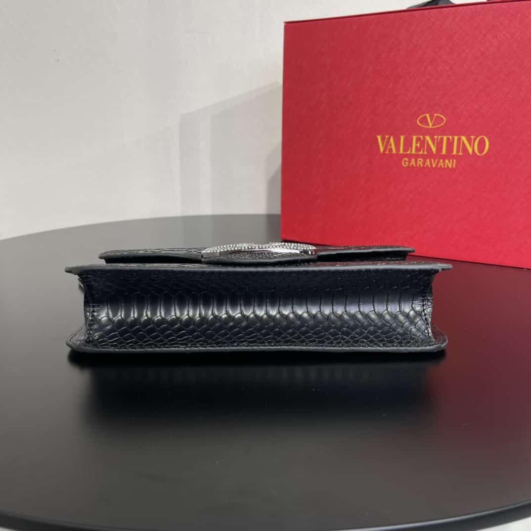 VALENTINO GARAVANI LOCÒ BLACK SHOULDER BAG