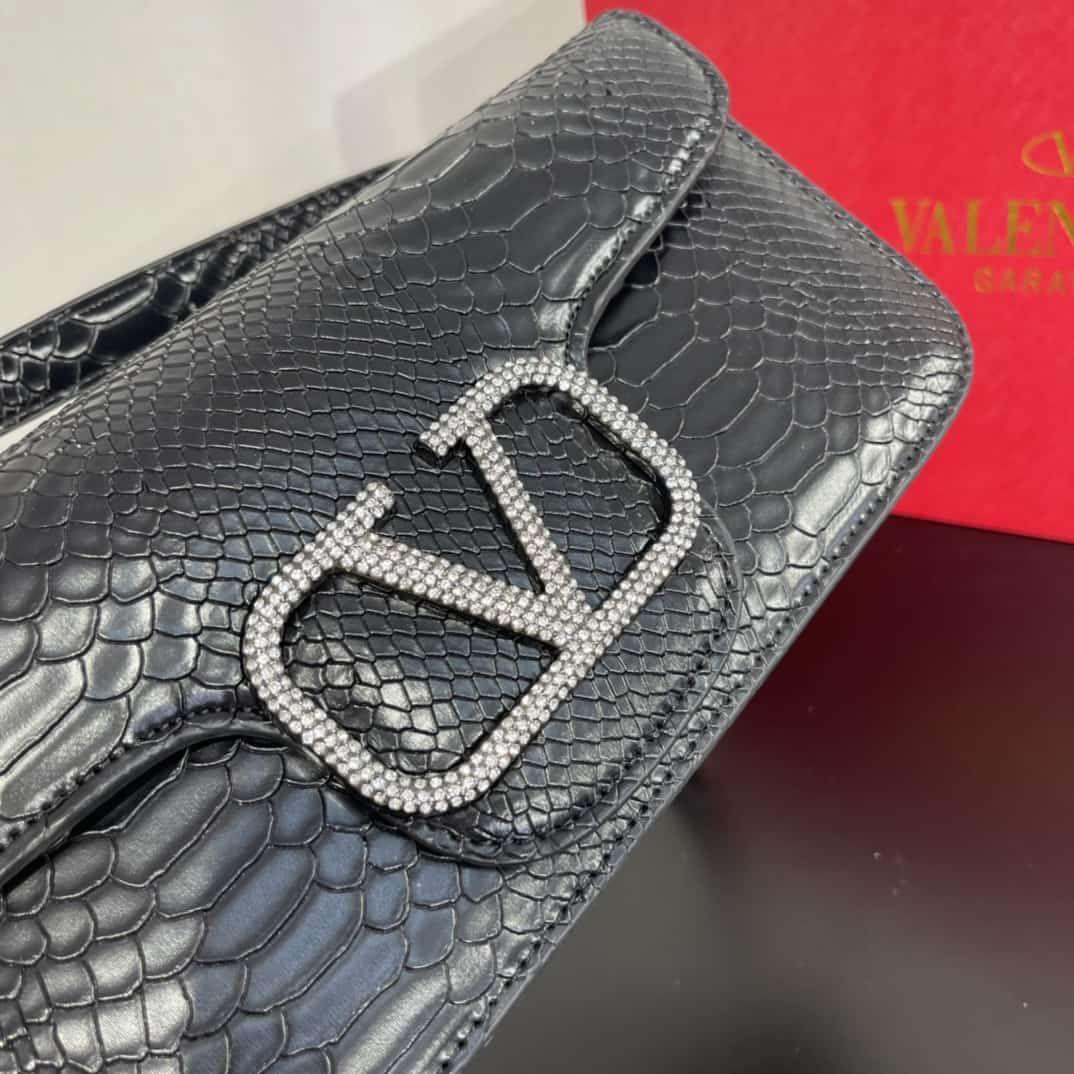 VALENTINO GARAVANI LOCÒ BLACK SHOULDER BAG