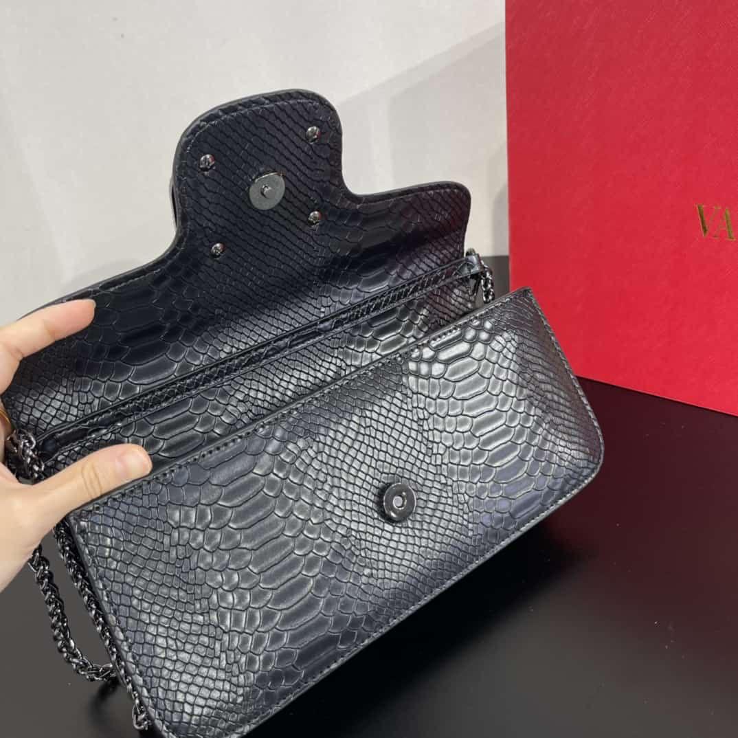 VALENTINO GARAVANI LOCÒ BLACK SHOULDER BAG