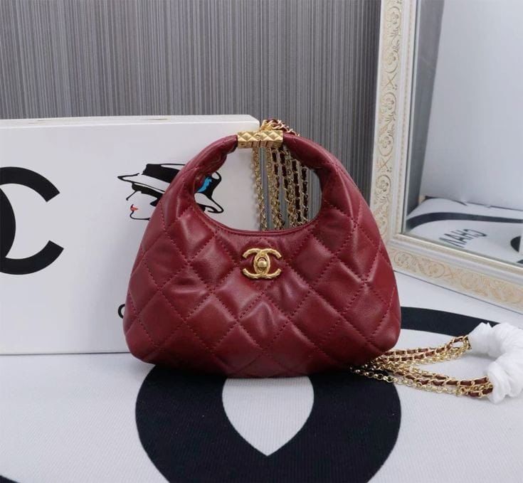 CHANEL Small Hobo Bag - Mehroon