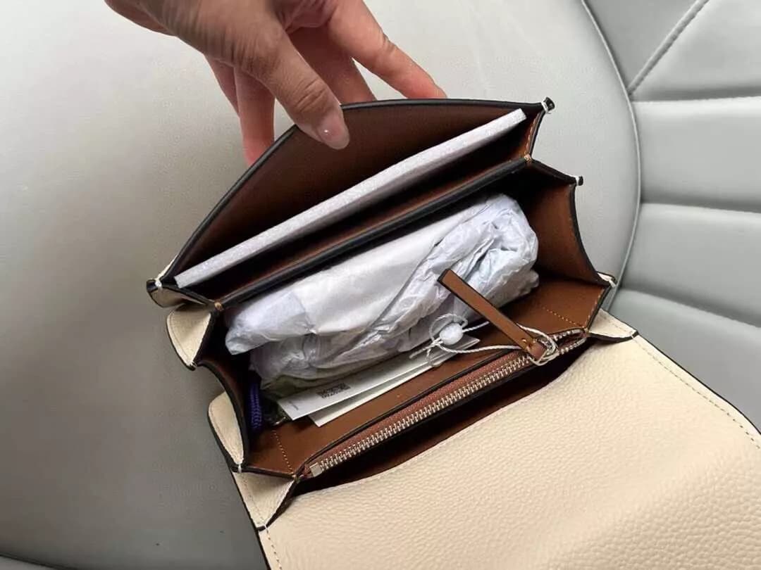 TORY BURCH Small Eleanor Pebbled Bag - White