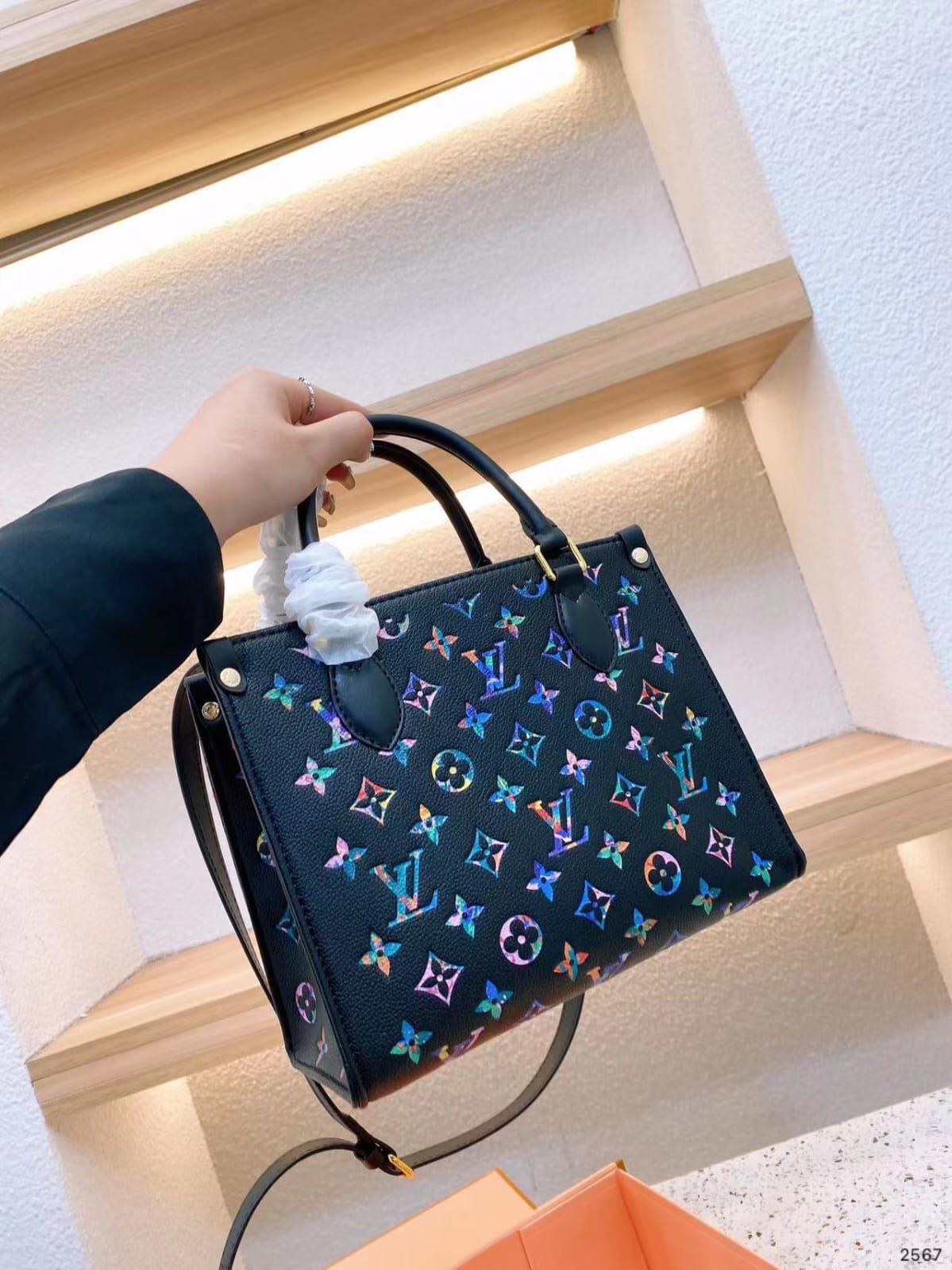 LOUIS VUITTON OnTheGo Medium