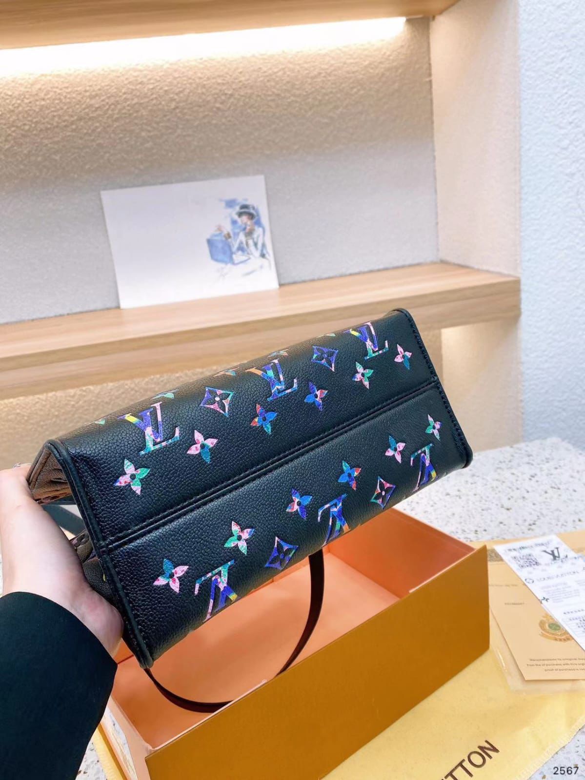 LOUIS VUITTON OnTheGo Medium