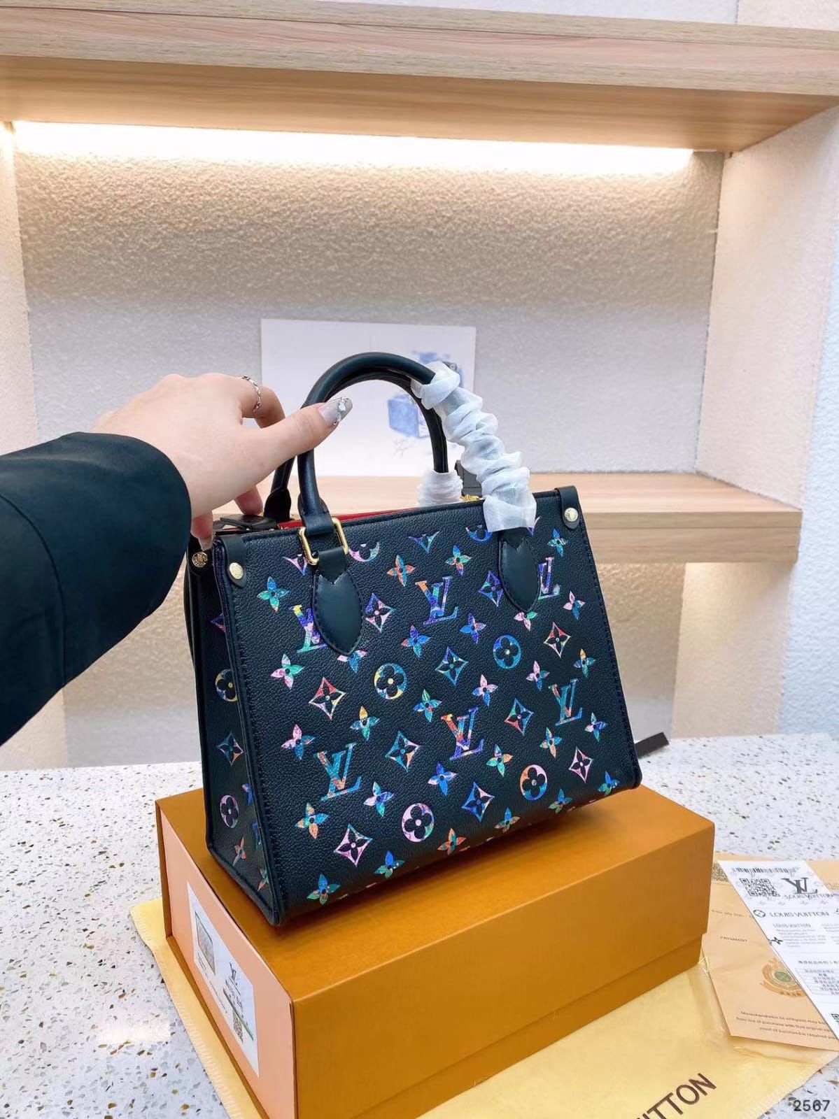LOUIS VUITTON OnTheGo Medium