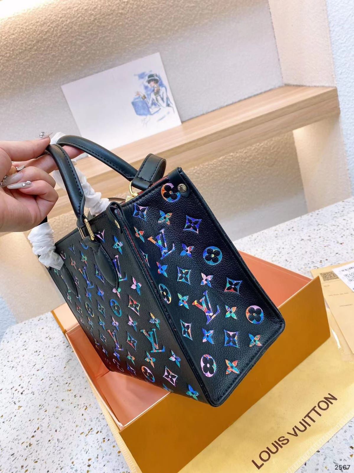 LOUIS VUITTON OnTheGo Medium