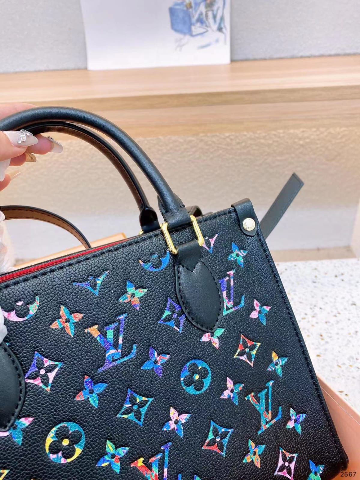 LOUIS VUITTON OnTheGo Medium