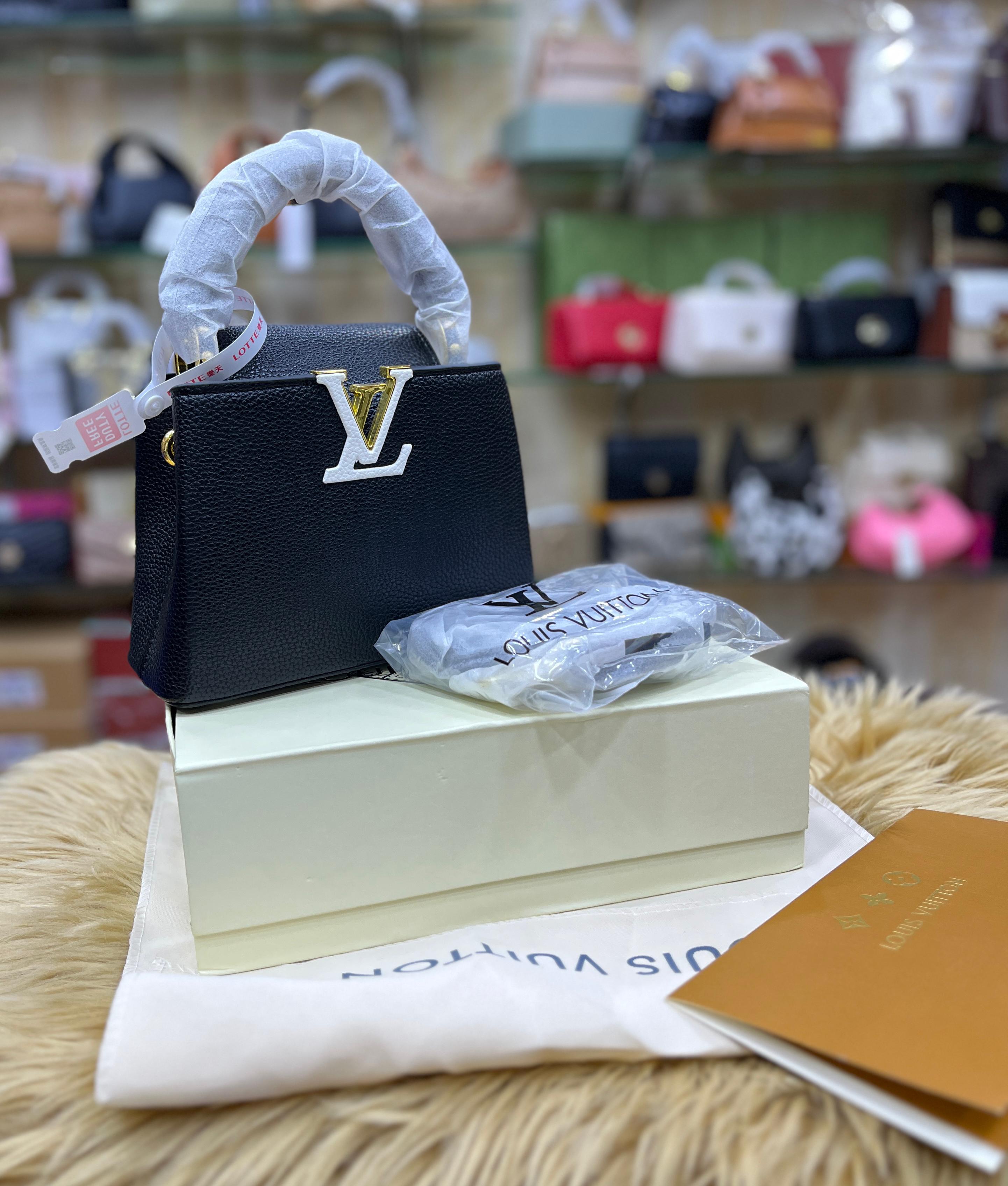 Louis Vuitton Capucines Mini Bag - Black