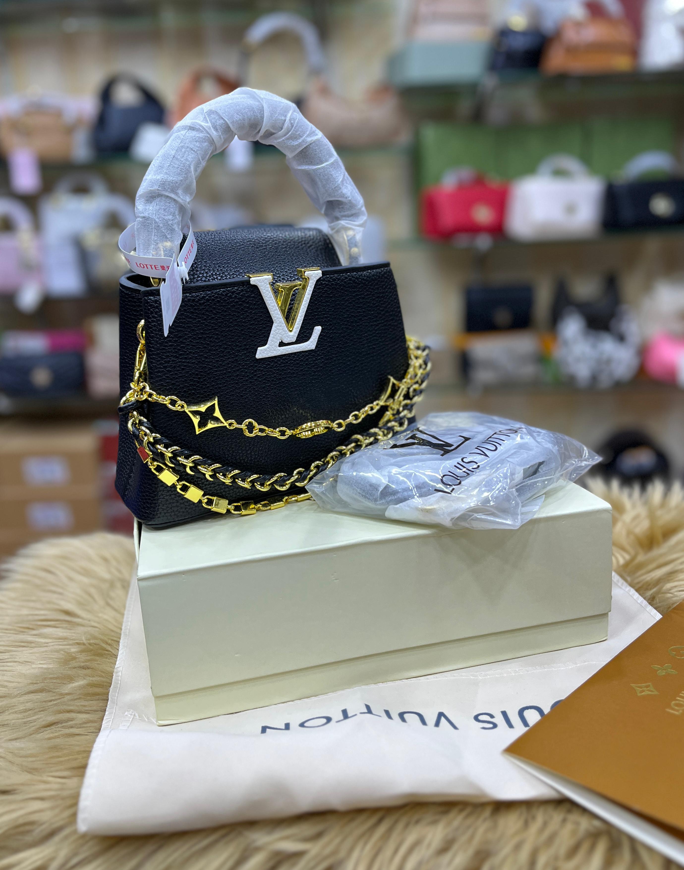 Louis Vuitton Capucines Mini Bag - Black