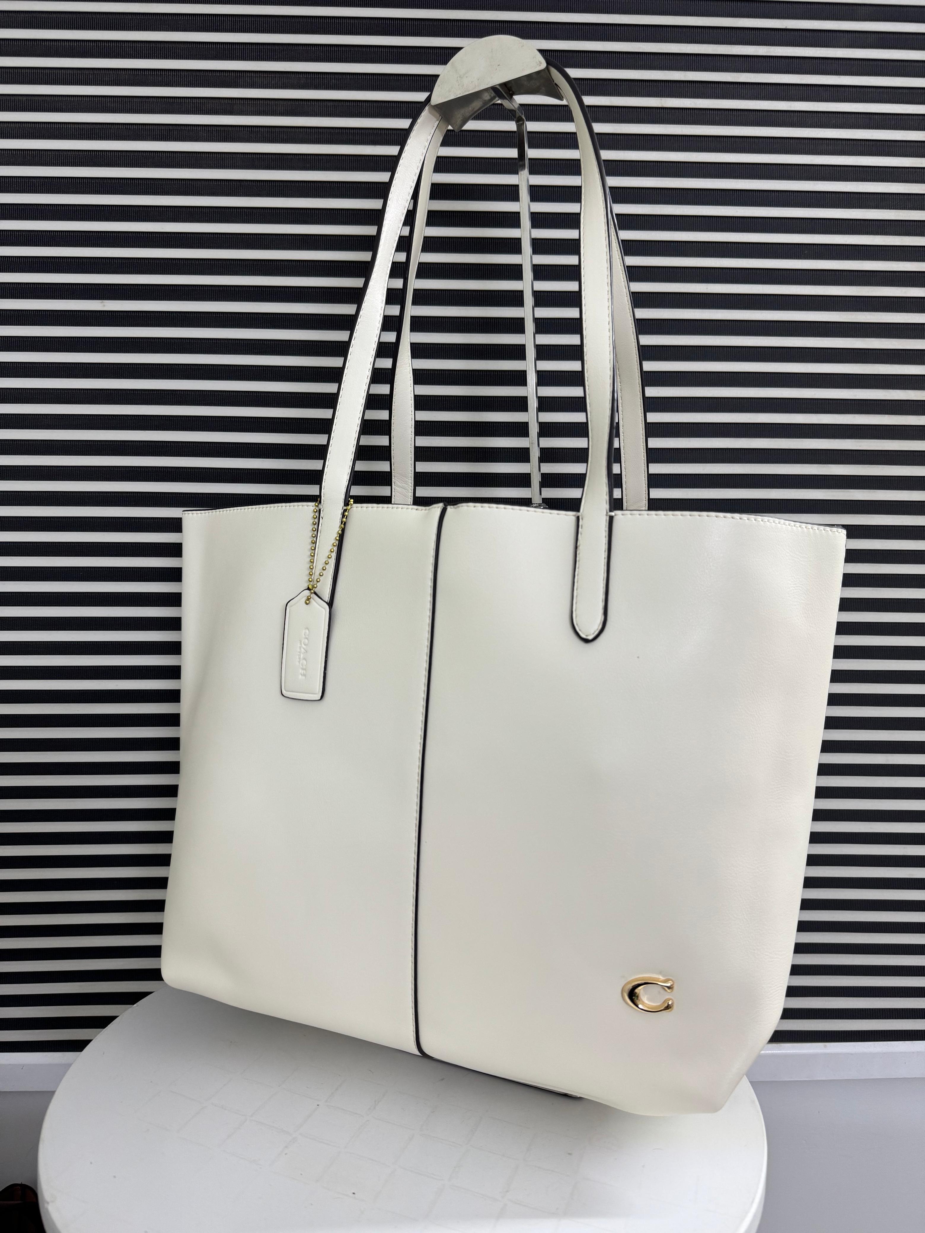 COACH North 32 Leather Tote Bag - White