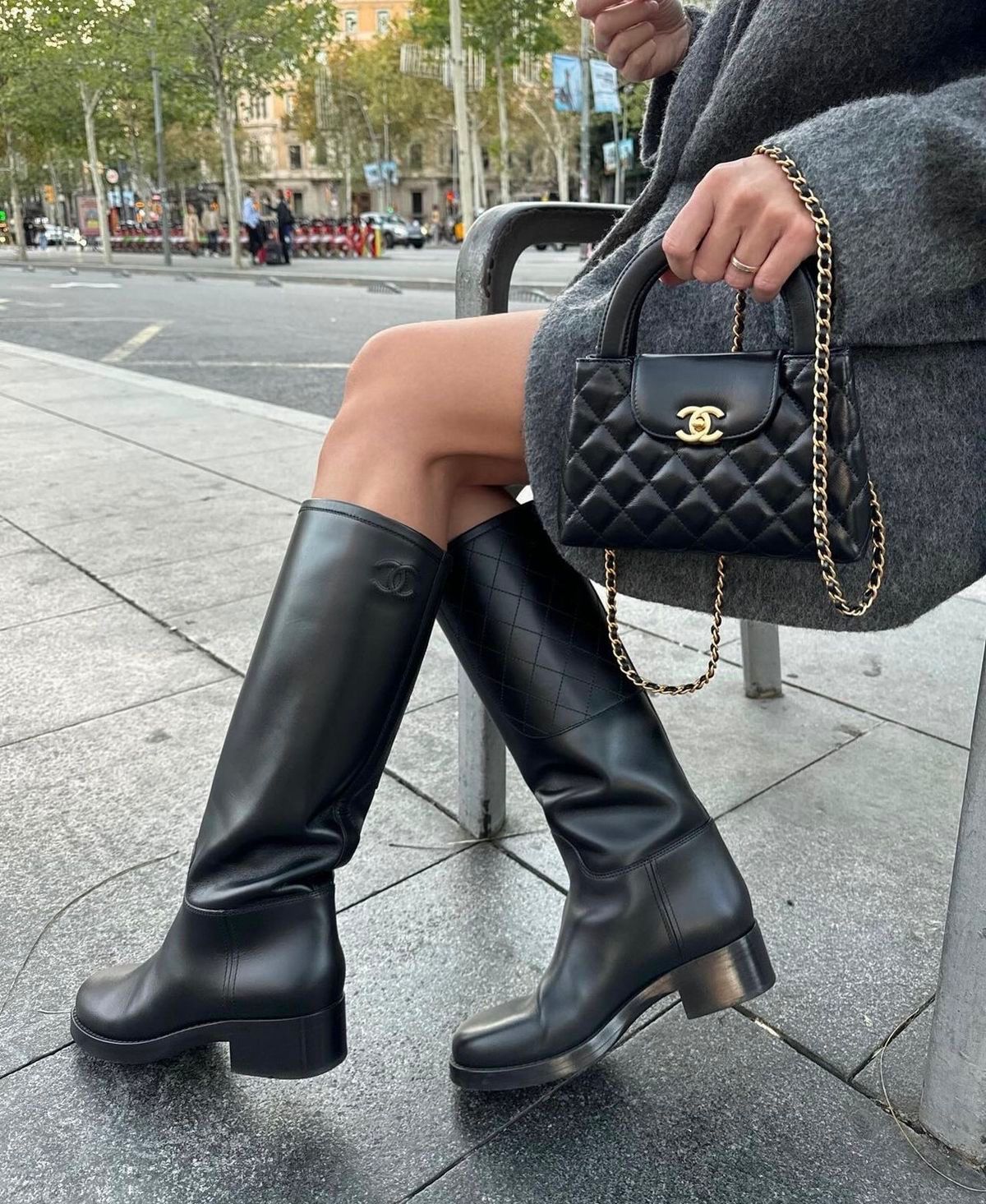 Chanel  Small Kelly Handbag - Black