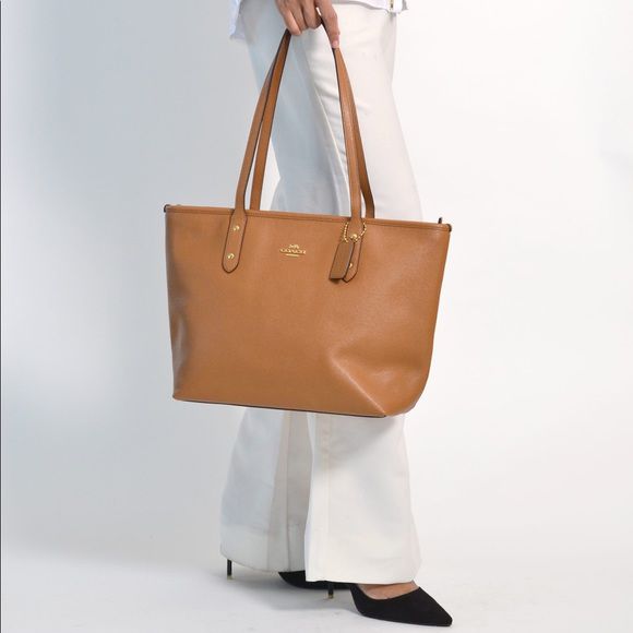 COACH City Tote Bag In Signature Canvas - Light Saddle