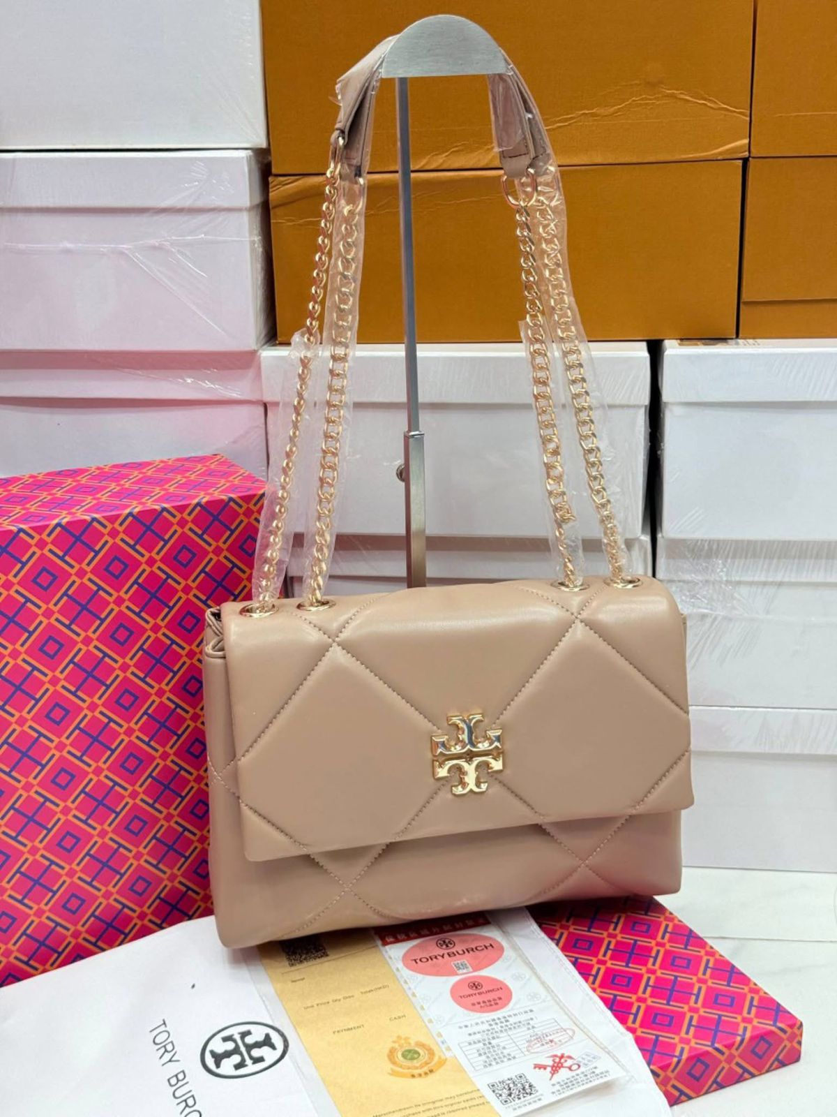 TORY BURCH  KIRA DIAMOND QUILT CONVERTIBLE SHOULDER BAG - Taupe Oak