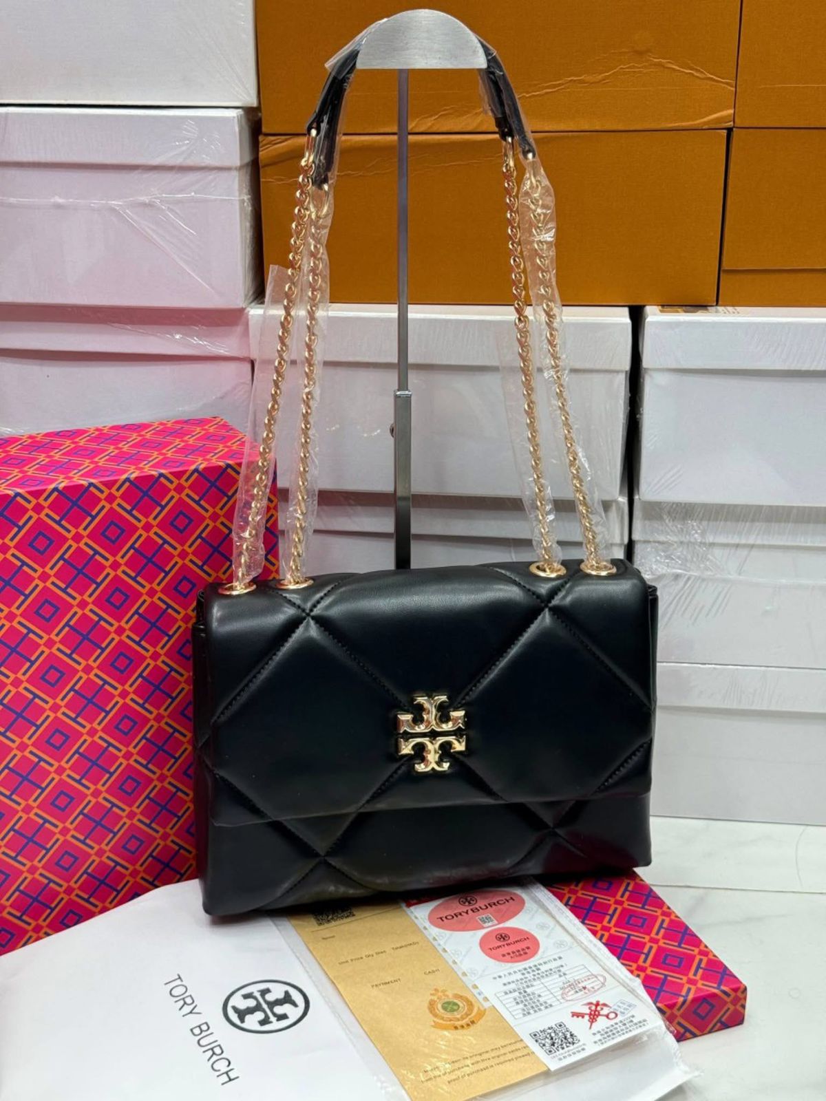 TORY BURCH  KIRA DIAMOND QUILT CONVERTIBLE SHOULDER BAG - Black