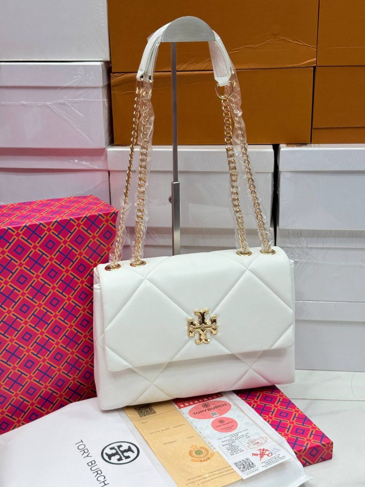 TORY BURCH  KIRA DIAMOND QUILT CONVERTIBLE SHOULDER BAG - White