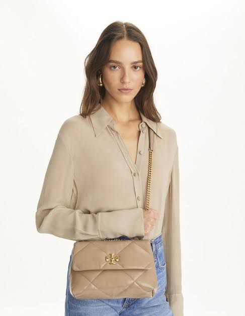 TORY BURCH  KIRA DIAMOND QUILT CONVERTIBLE SHOULDER BAG - Taupe Oak