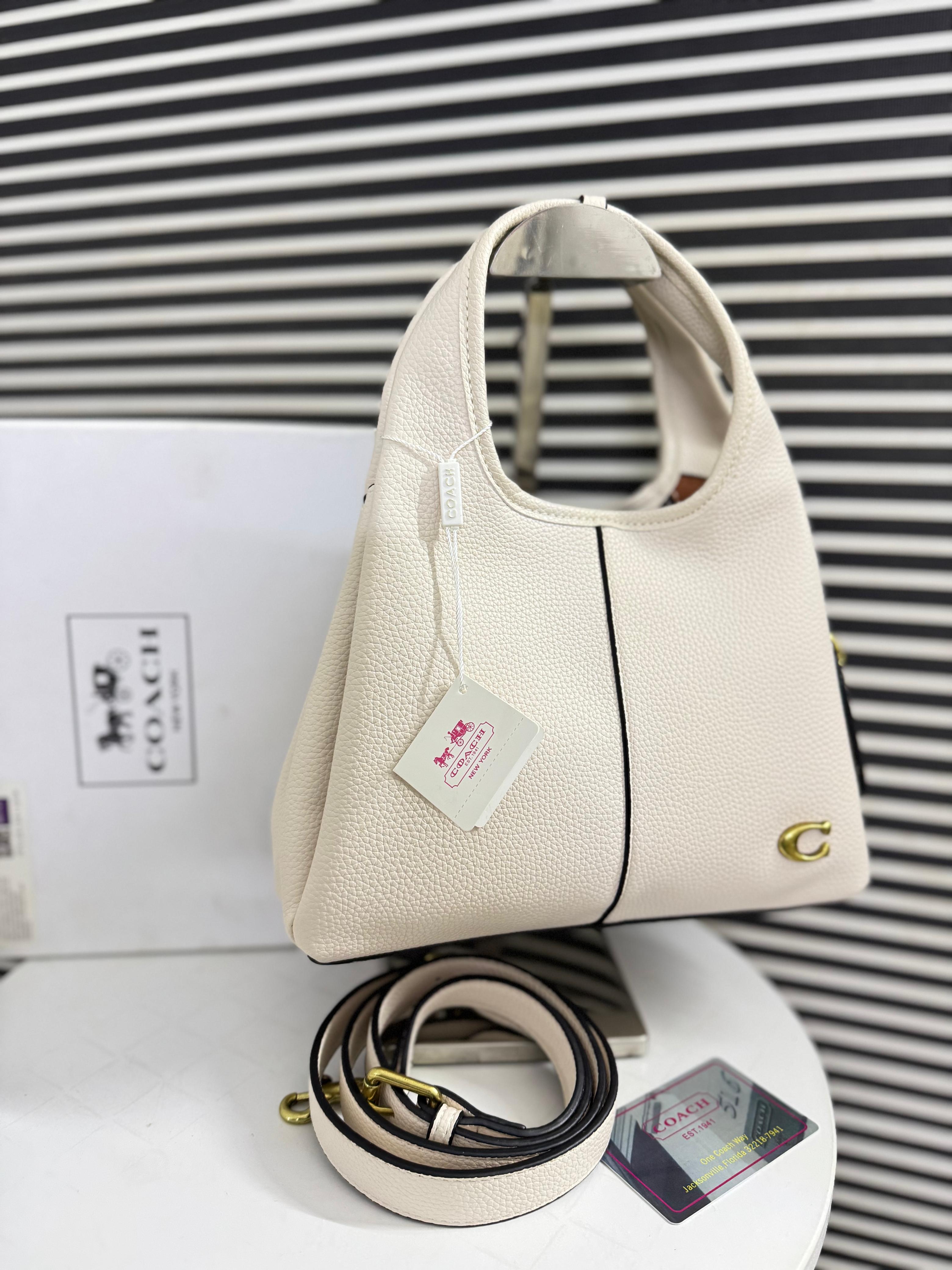 COACH Lana Shoulder Bag 23 - White