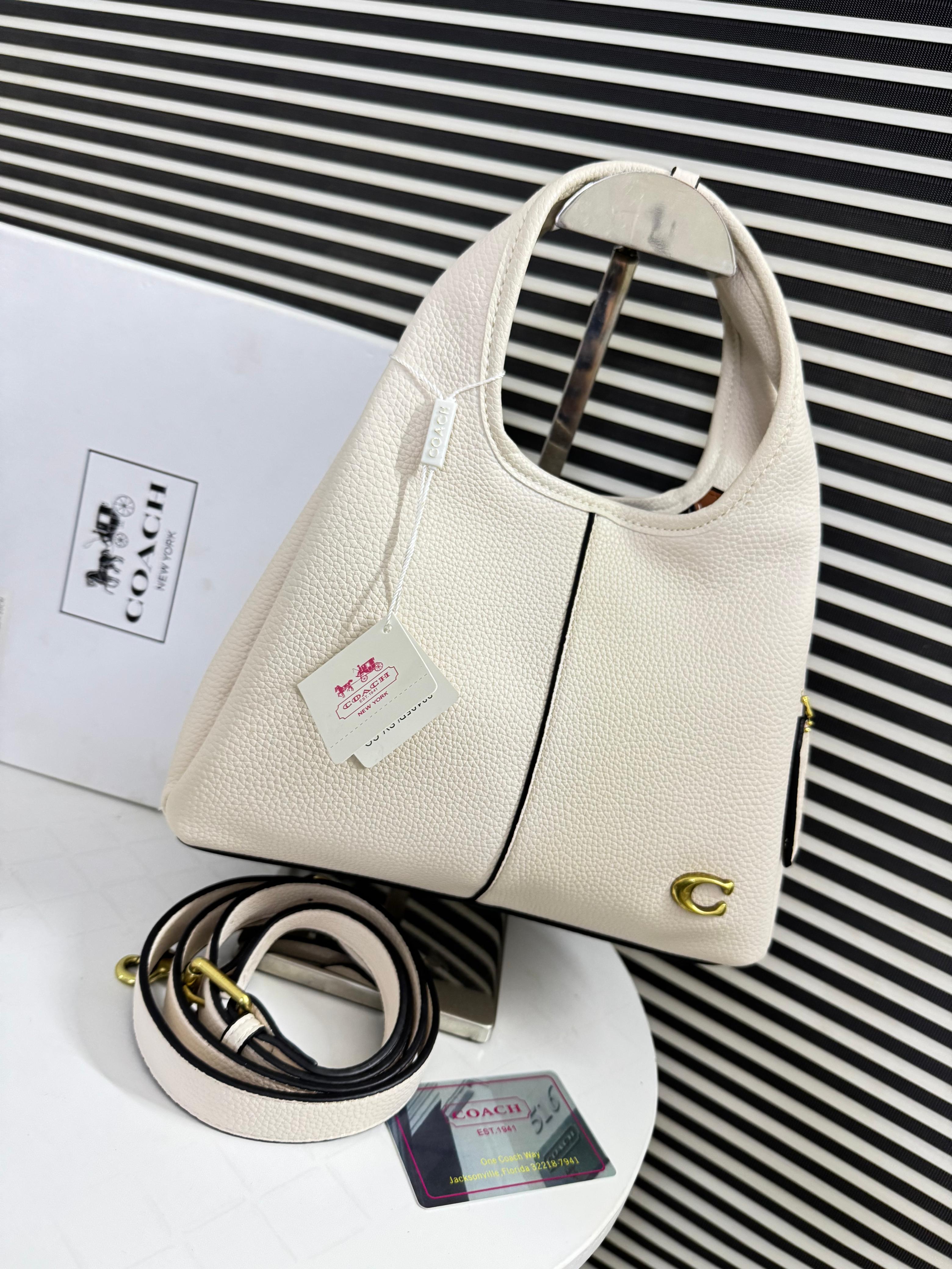 COACH Lana Shoulder Bag 23 - White