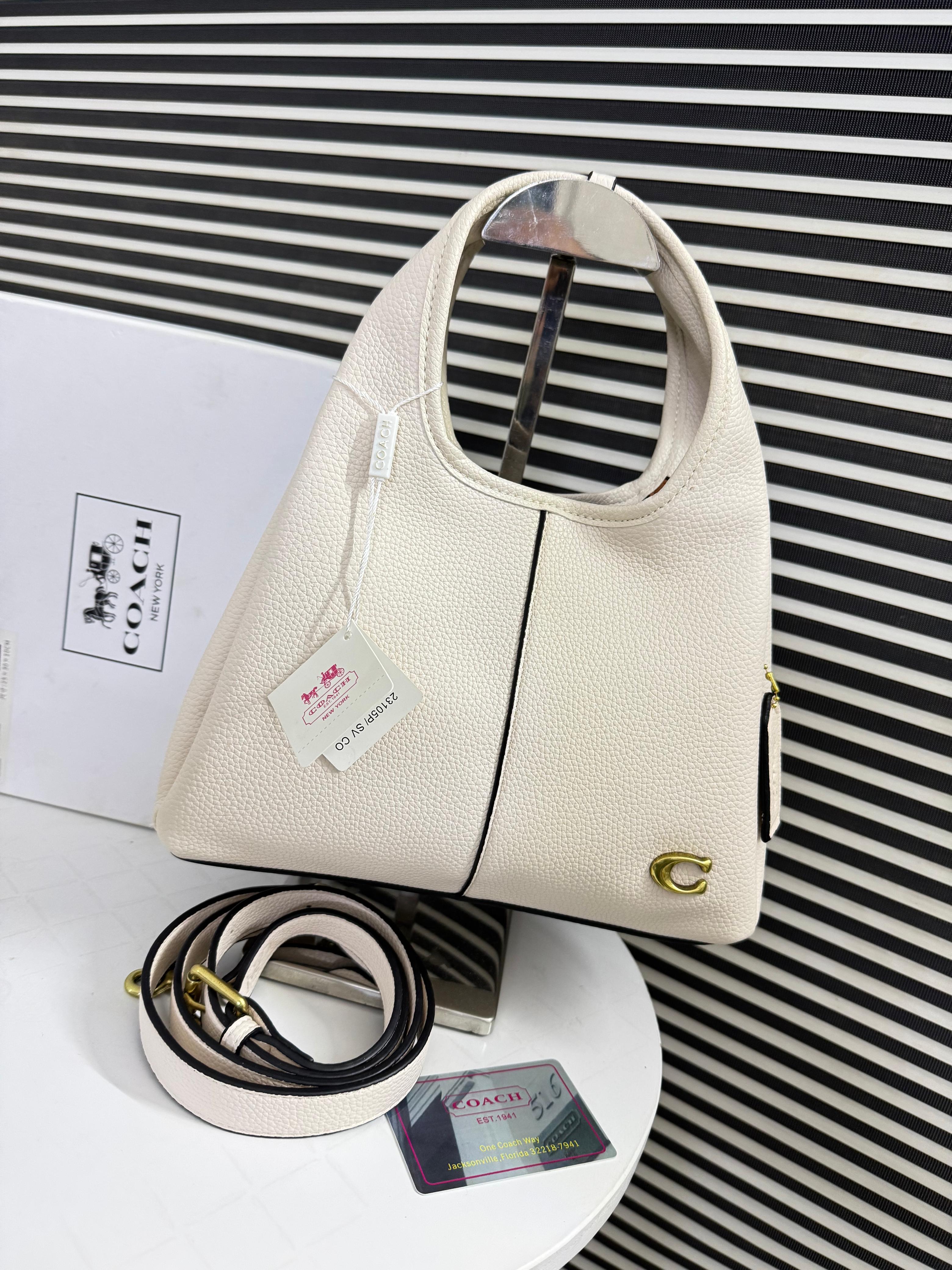 COACH Lana Shoulder Bag 23 - White