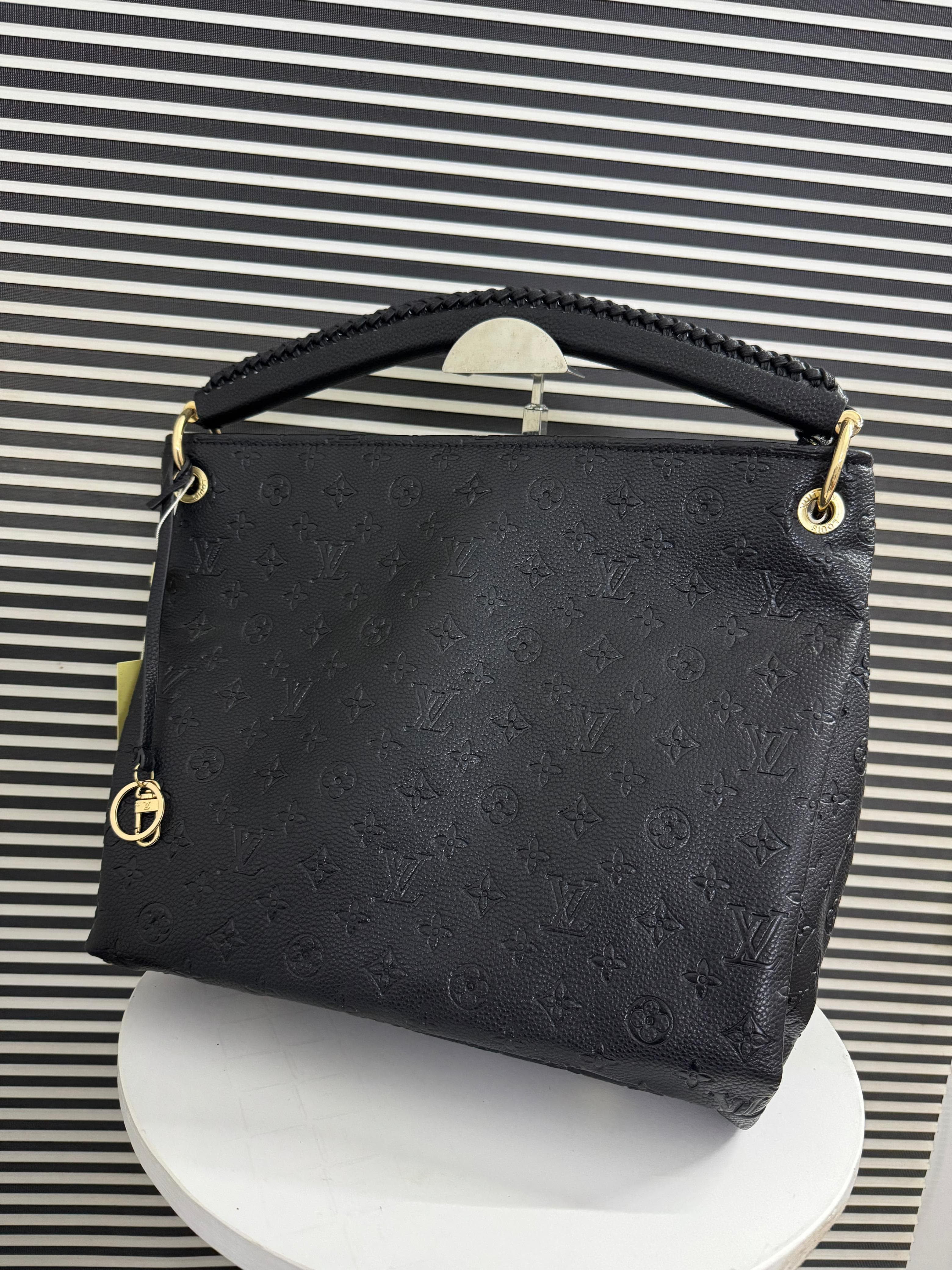 LOUIS VUITTON  Artsy MM Monogram Empreinte