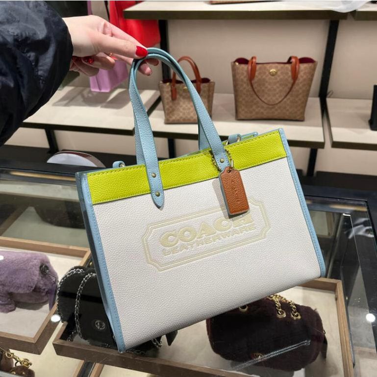 COACH Field Tote 30 In Colorblock With Coach Badge - Keylime Aqua
