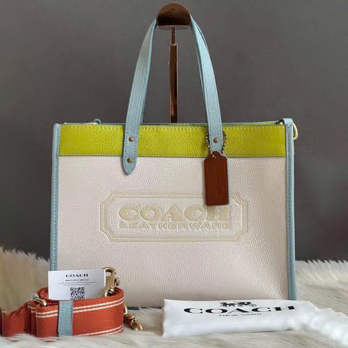 COACH Field Tote 30 In Colorblock With Coach Badge - Keylime Aqua
