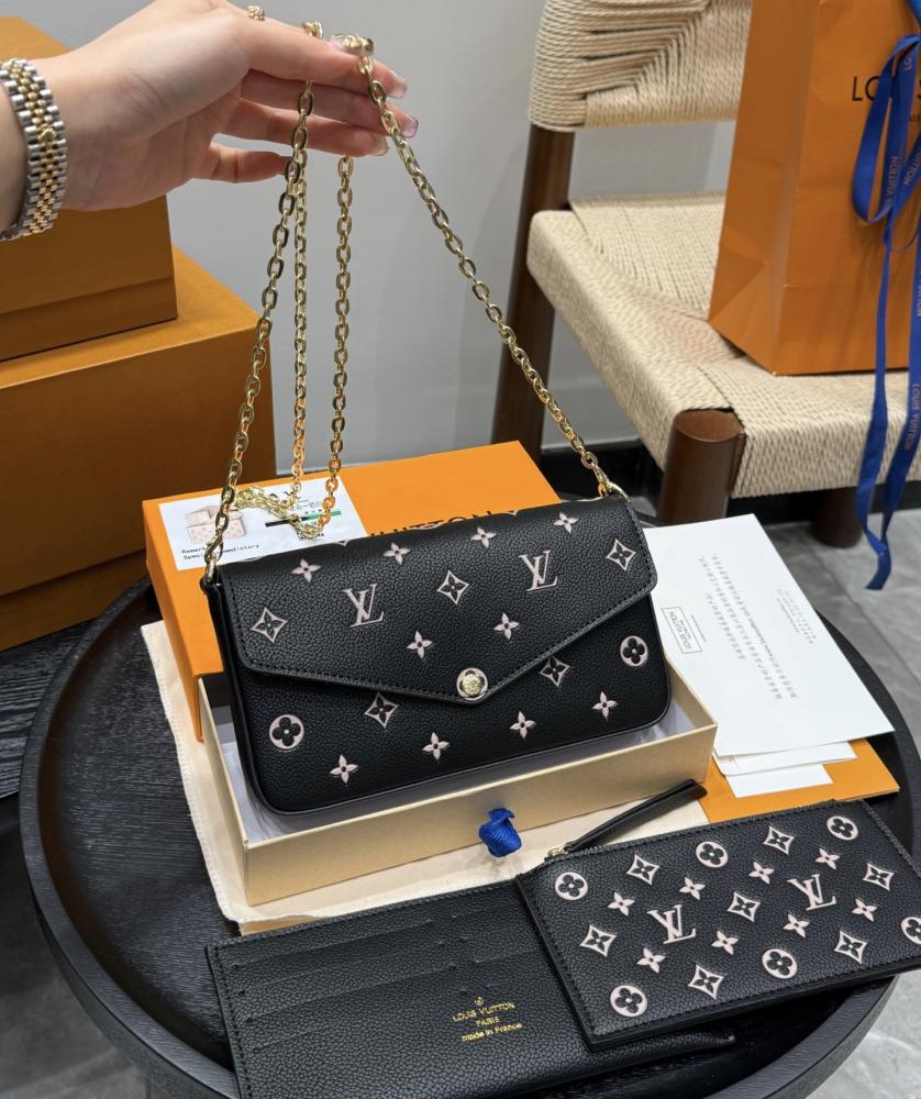 Louis Vuitton Pochette Félicie - Black